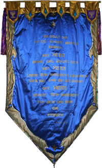 blaue Rückseite mit Text des aaronitischen Segens und Randverzierungen